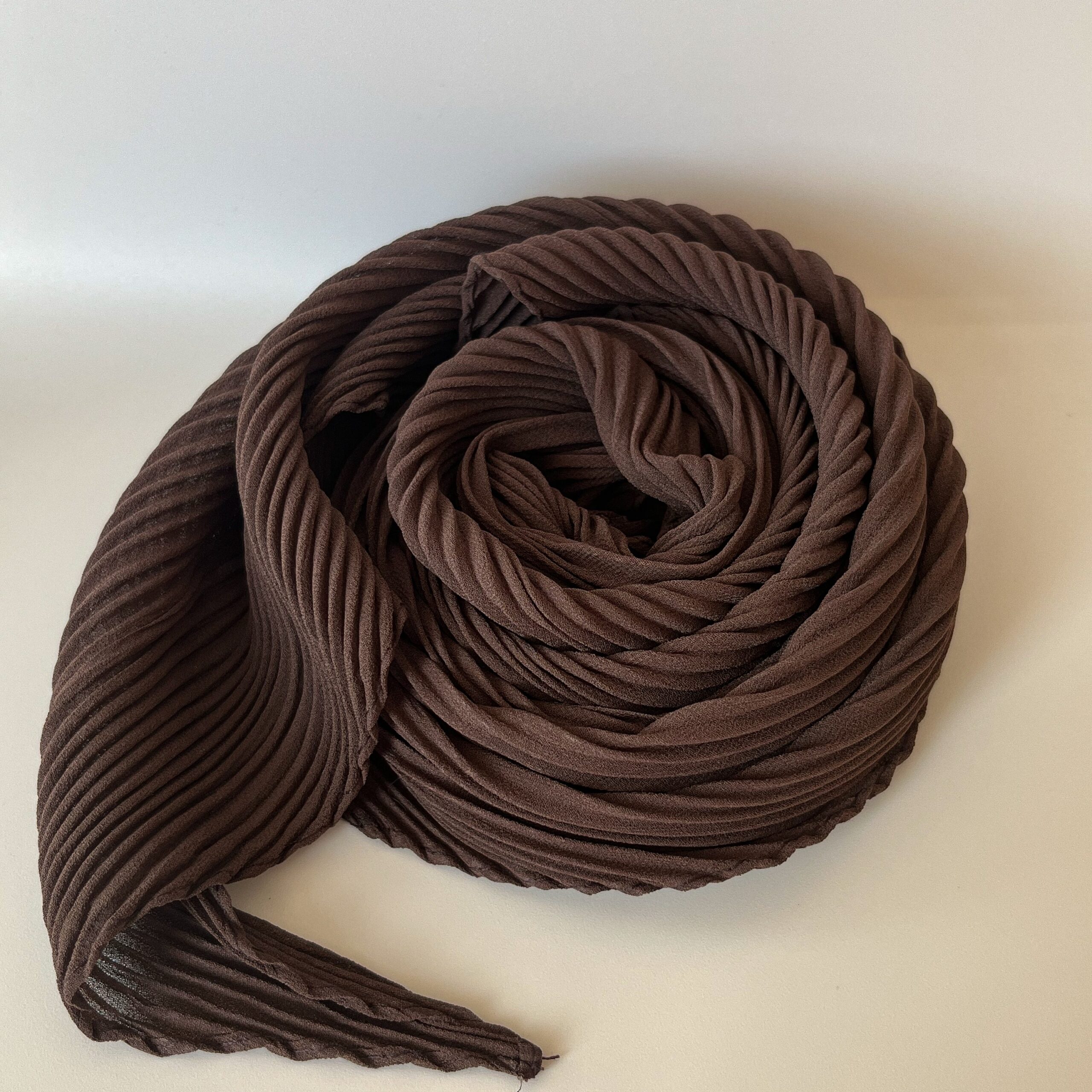 Косынка гофре, темно-коричневый — изображение 2
