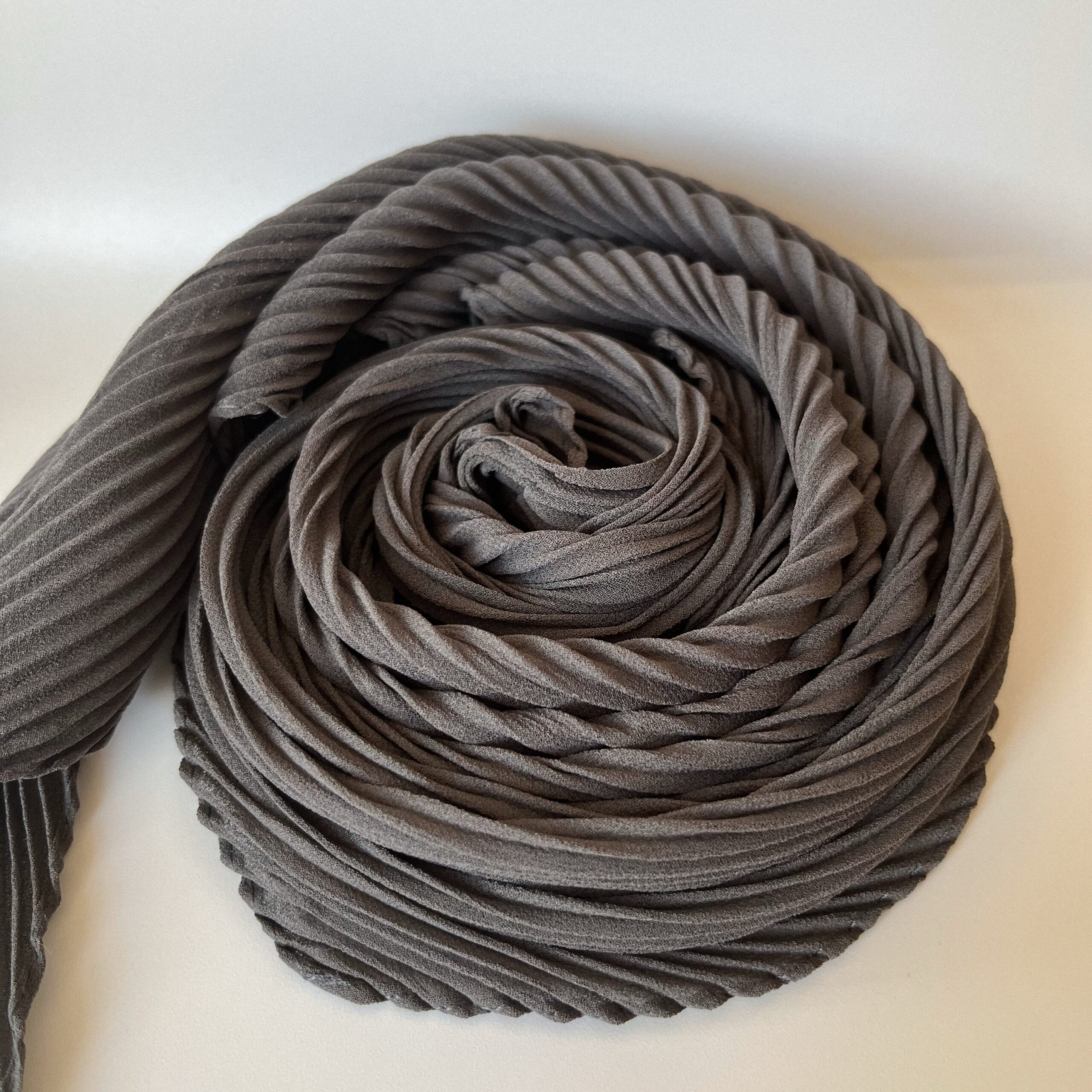 Косынка гофре, темно-серый — изображение 2