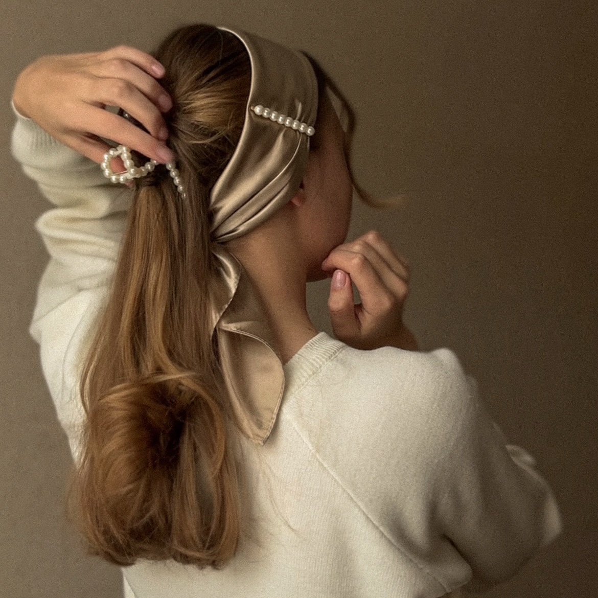 Атласный платок, бежевый — изображение 2