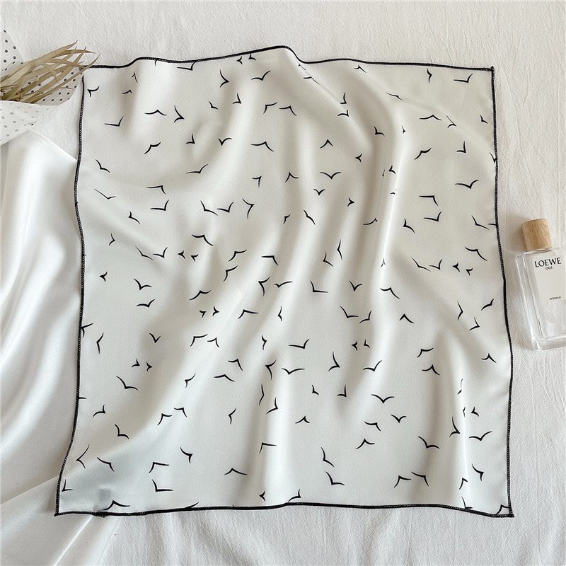 Шелковый платок, белый с принтом — изображение 2