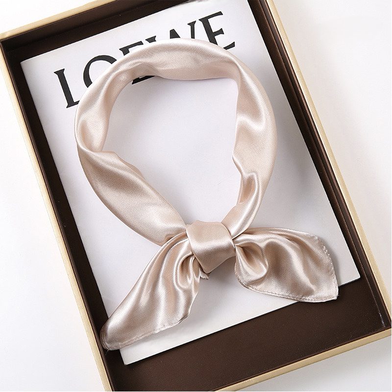 Атласный платок, пудрово-бежевый