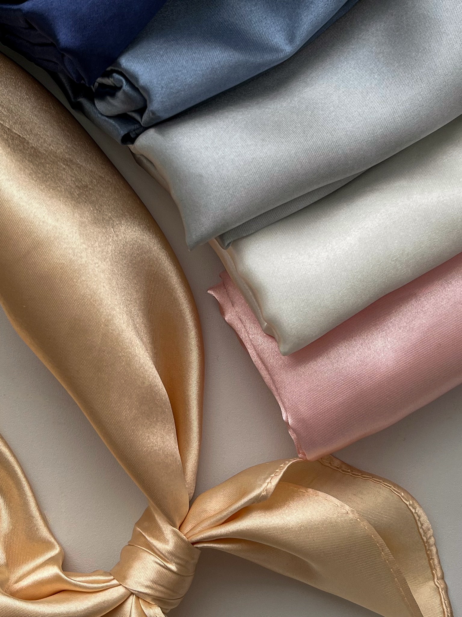 Атласный платок, розовый — изображение 2