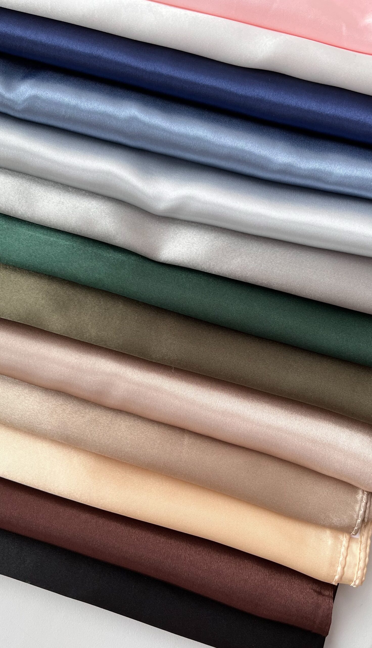 Атласный платок, розовый — изображение 3