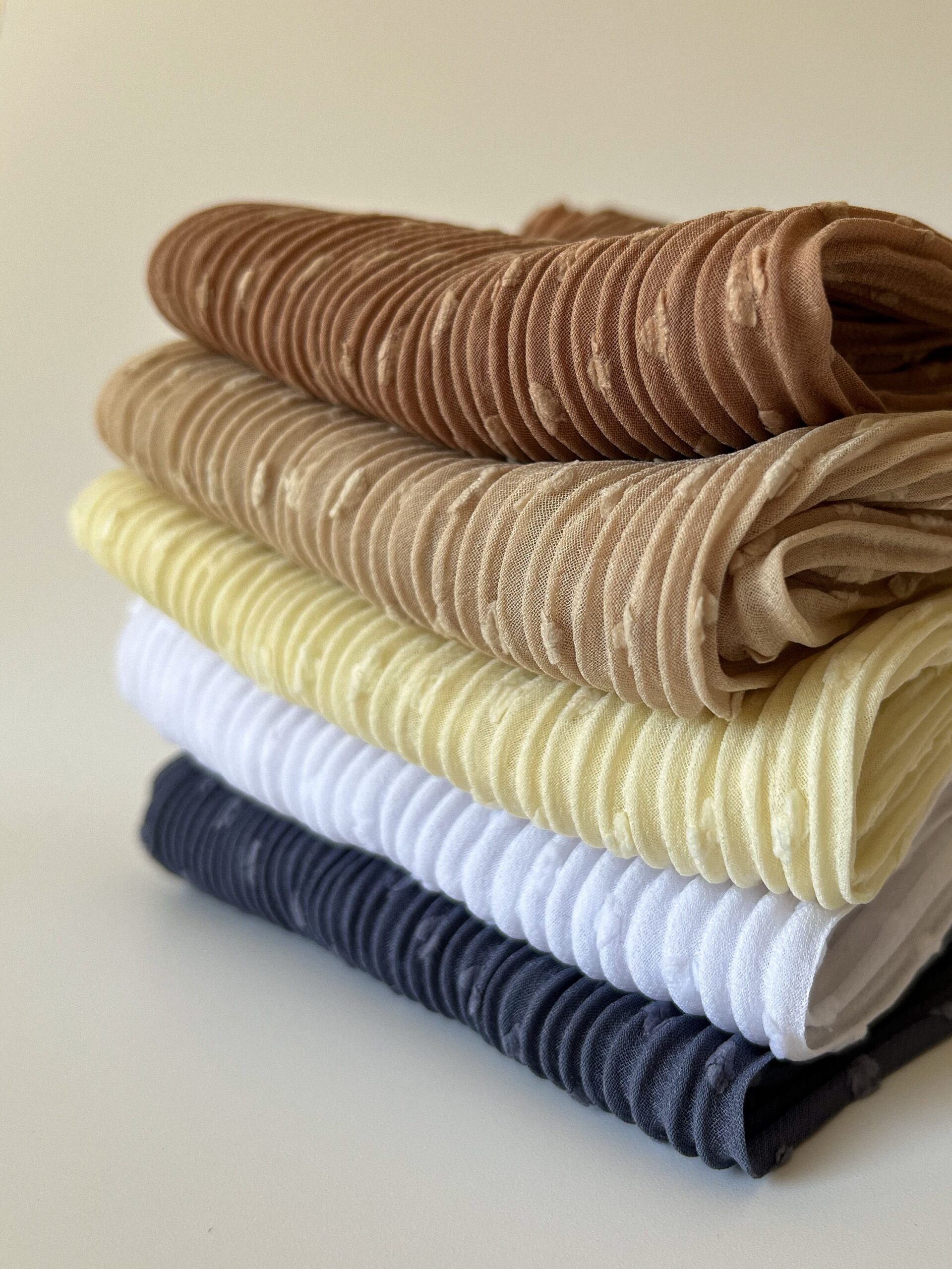 Косынка гофре, серо-голубой в фактурный горошек — изображение 4