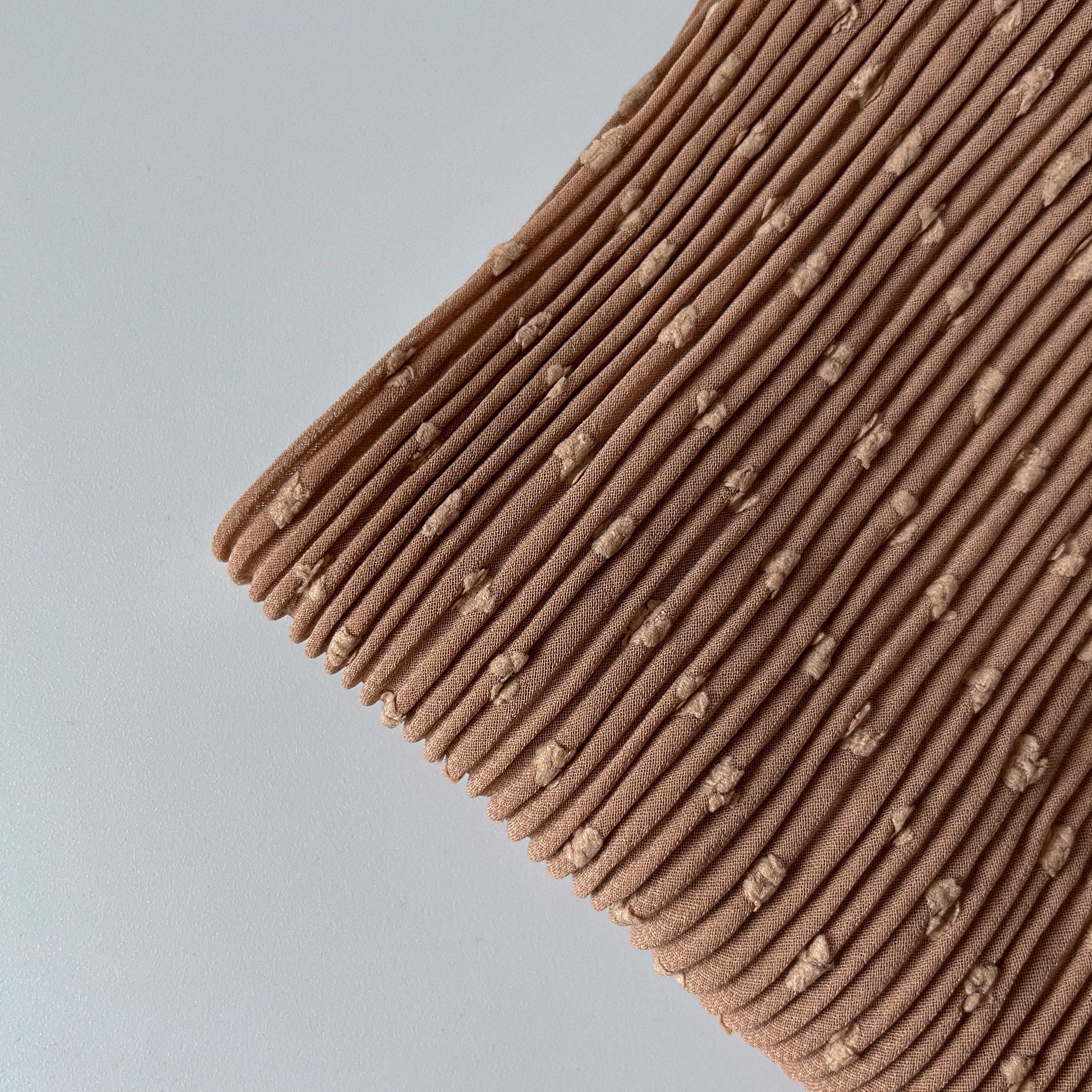 Косынка гофре, темно-бежевый в фактурный горошек