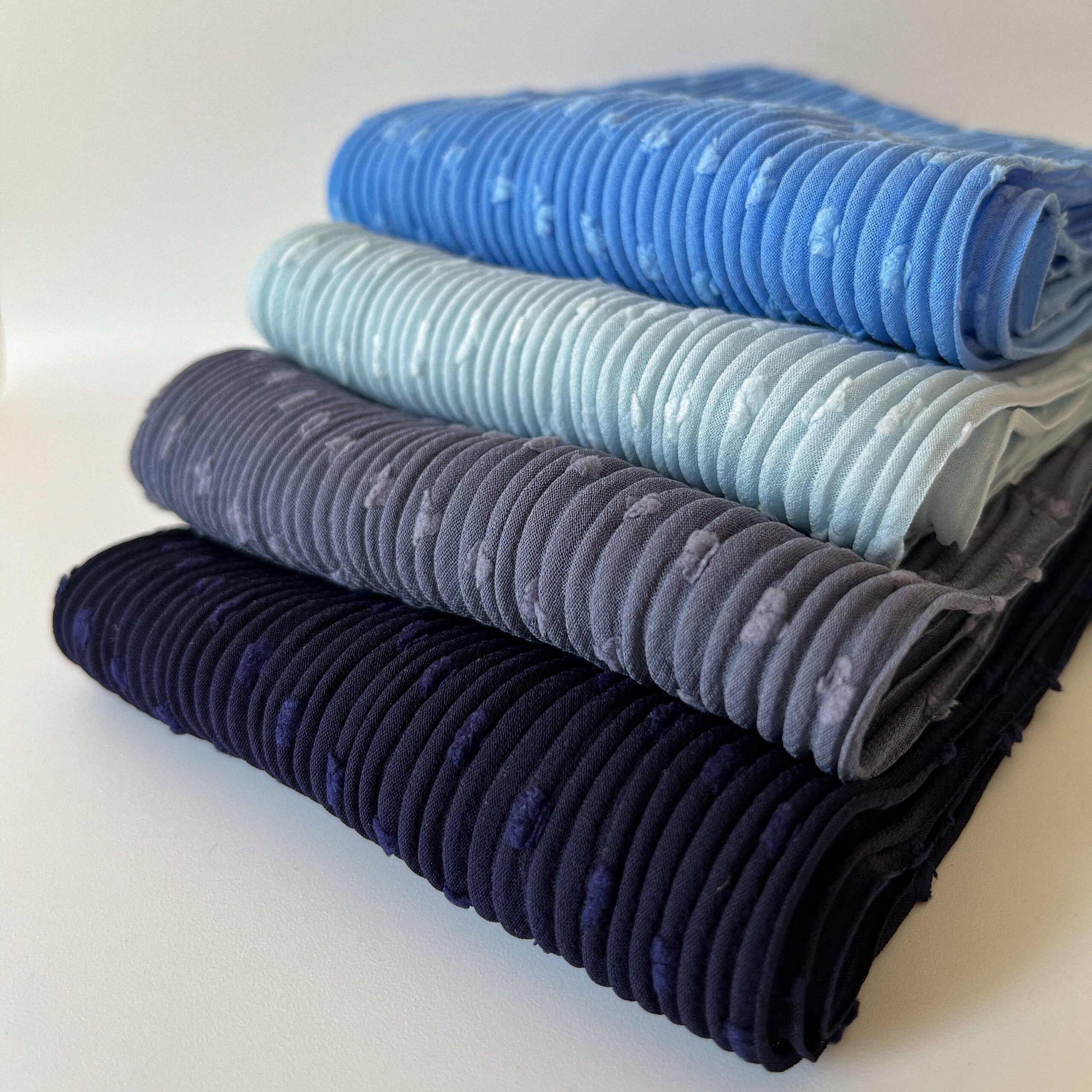 Косынка гофре, серо-голубой в фактурный горошек — изображение 5