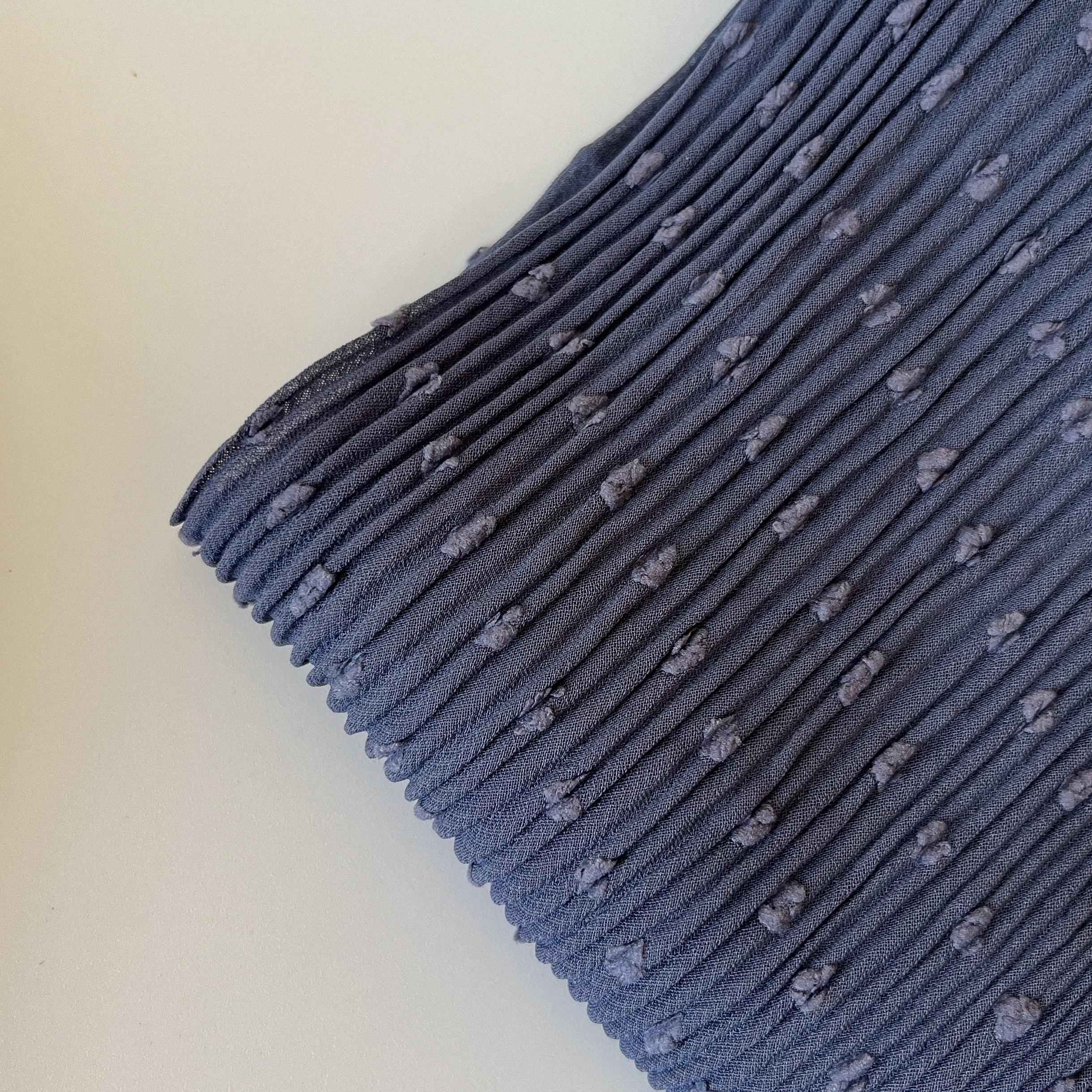 Косынка гофре, серо-голубой в фактурный горошек