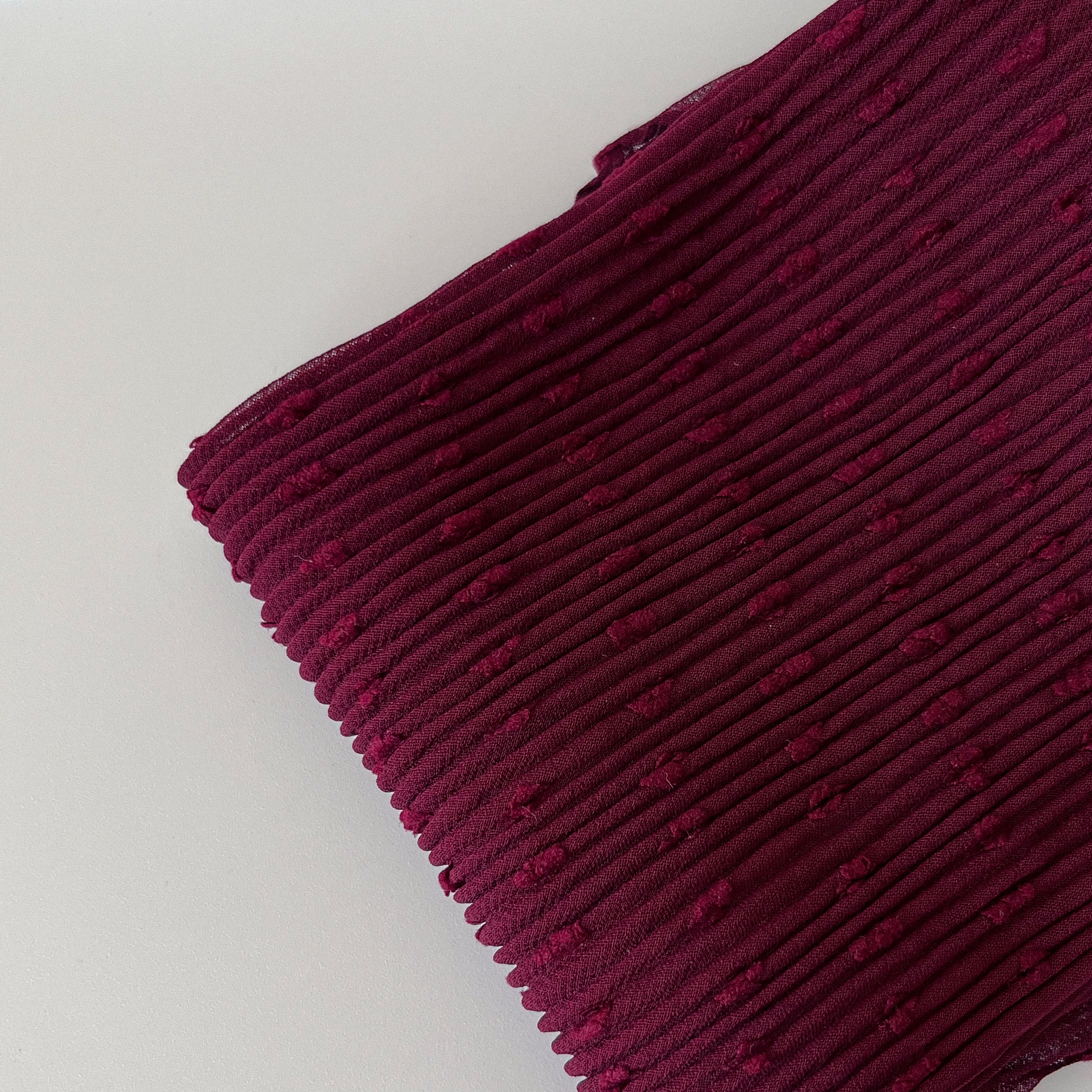 Косынка гофре из шифона в фактурный горошек, бордовый