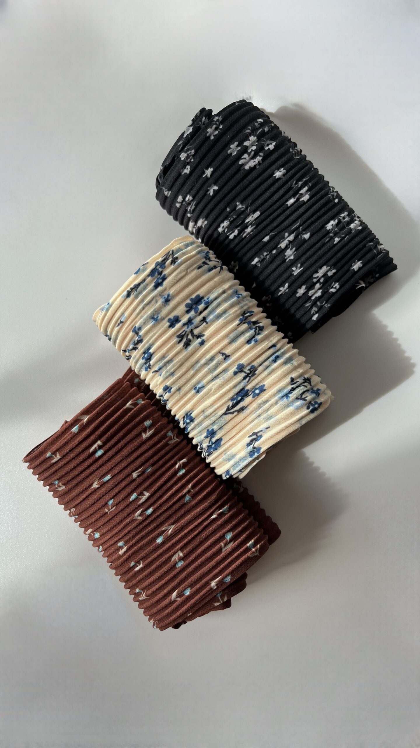 Косынка гофре, коричневый в цветочек — изображение 2