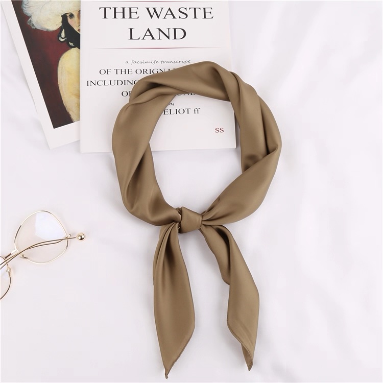 Атласный платок «бежевый с оттенком хаки» 70*70 см